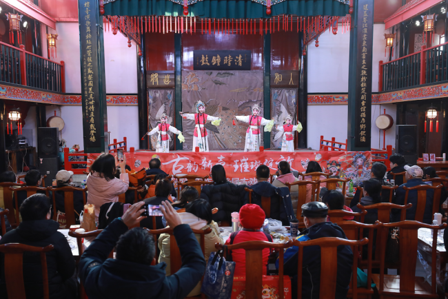 氍毹新蕊戏韵飘香—-首届采音斓苑艺术职责室教育讲述上演告捷举办