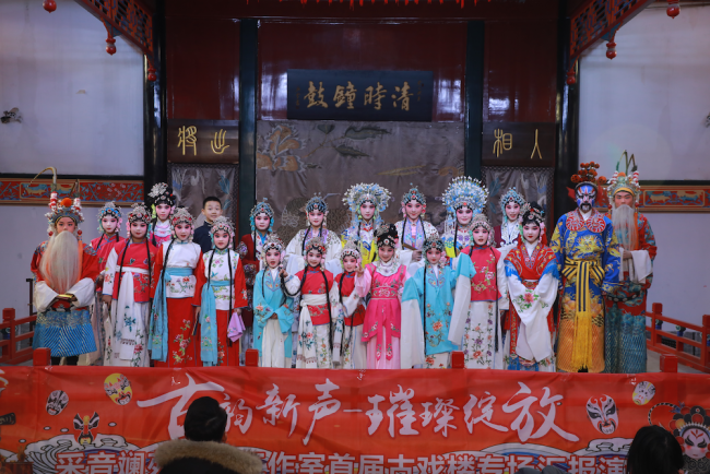 氍毹新蕊戏韵飘香—-首届采音斓苑艺术职责室教育讲述上演告捷举办