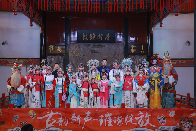 氍毹新蕊戏韵飘香—-首届采音斓苑艺术职责室教育讲述上演告捷举办